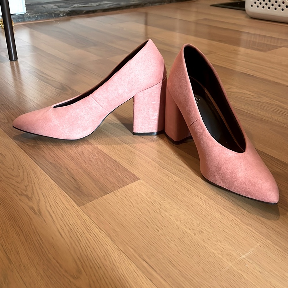 Super cute light pink block heels— barely worn